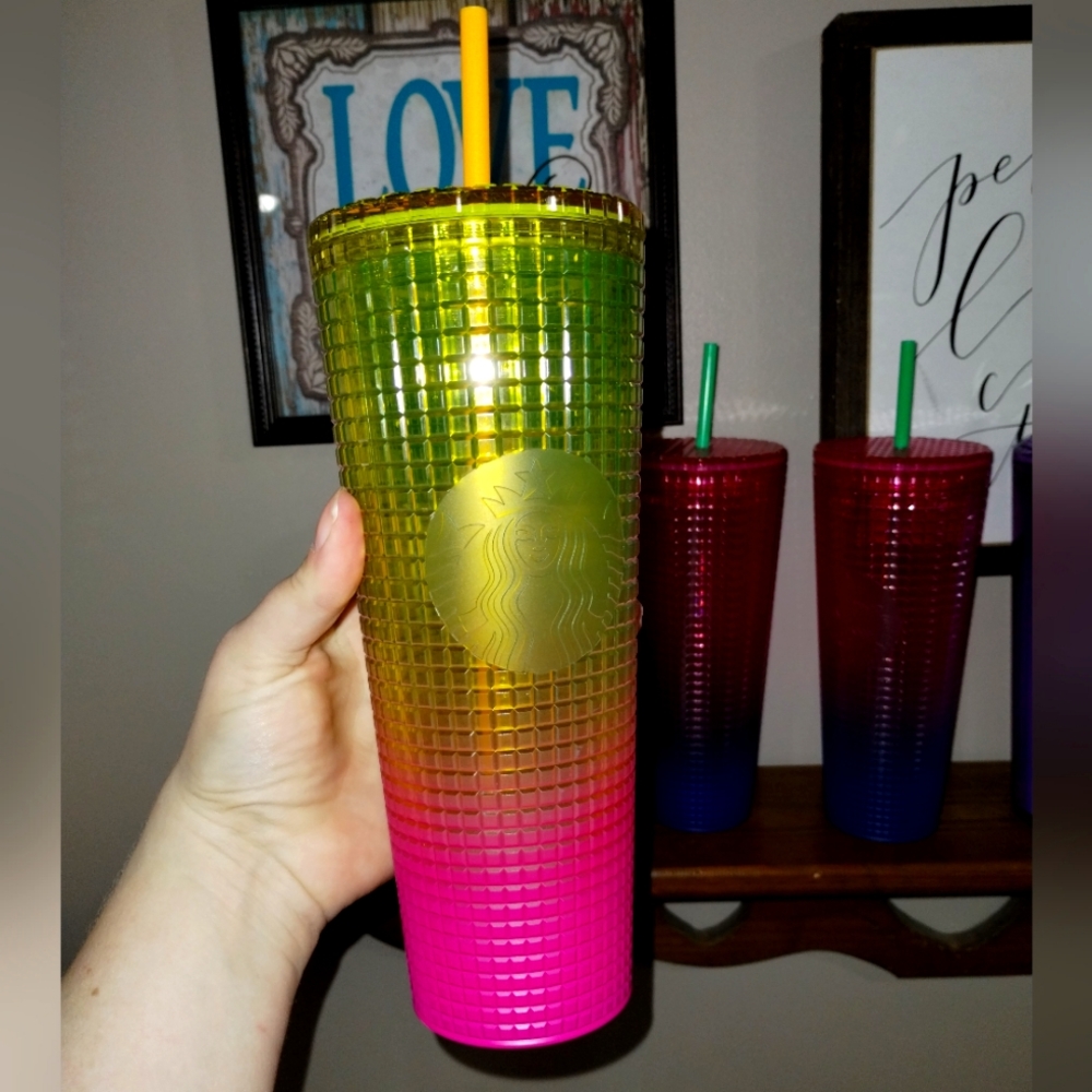 NWT 2022 Starbucks Venti grid cold cup